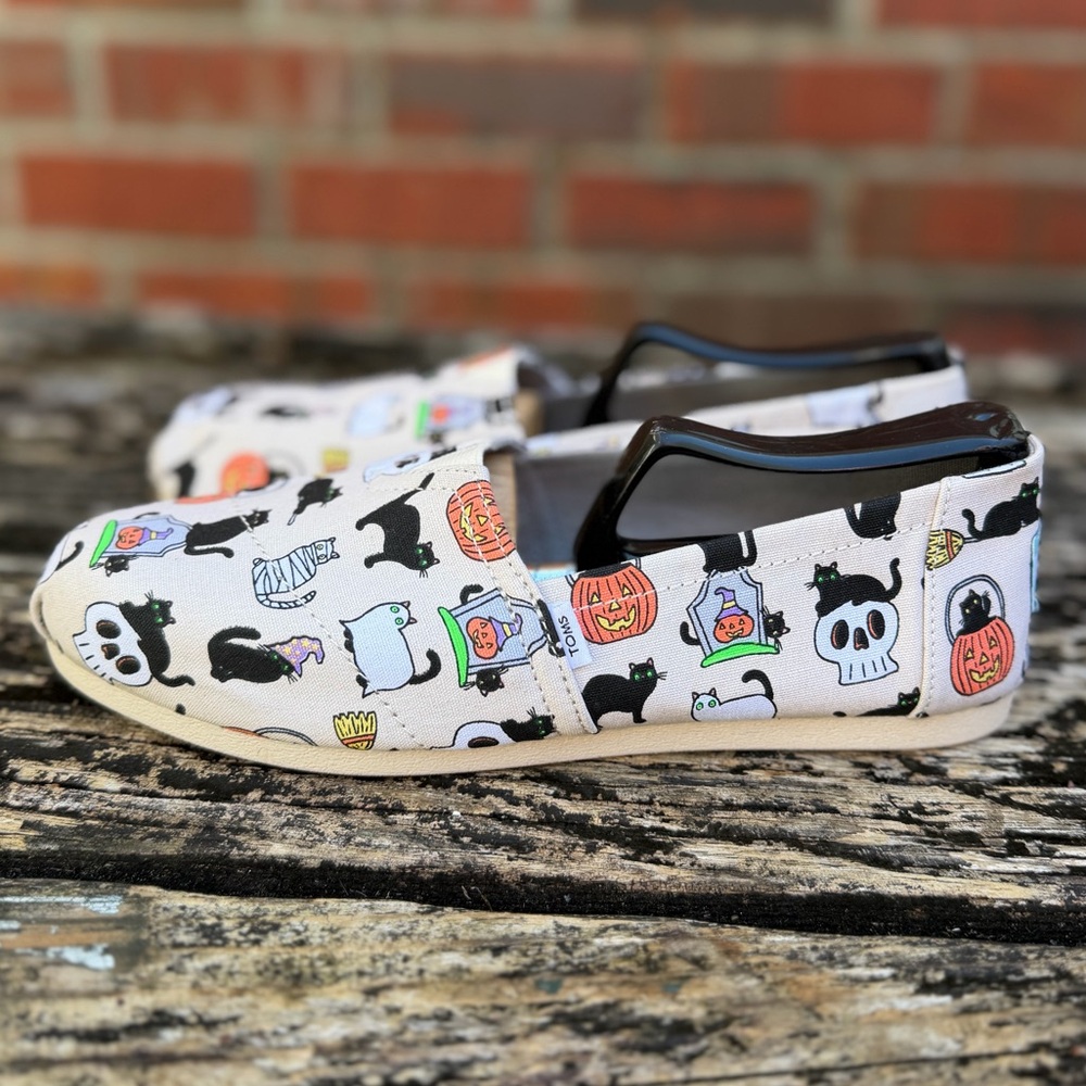 NWOB TOMS "Halloween Cats" Belmont Sz 6.5 Slip On Flats Festive Holiday Shoe F1 - Picture 13 of 14